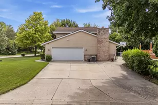9301 S Sherwood Dr, Franklin, WI 53132 - Photo 43