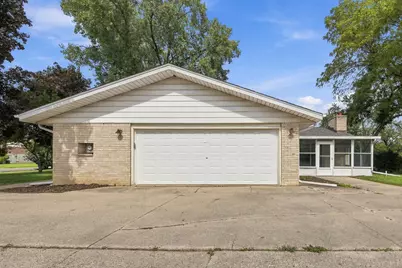 3920  Fiebrantz Dr, Brookfield, WI 53005 - Photo 5