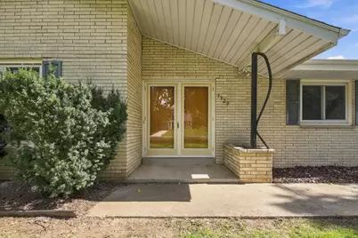 3920  Fiebrantz Dr, Brookfield, WI 53005 - Photo 3