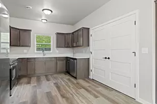 1904 River Dr, West Bend, WI 53090 - Photo 11
