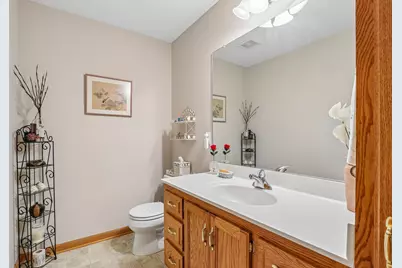2500 E Circle Dr, Racine, WI 53405 - Photo 27