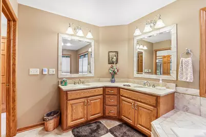 435  Nickelby Ct, Delafield, WI 53018 - Photo 33