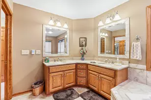 435 Nickelby Ct, Delafield, WI 53018 - Photo 33