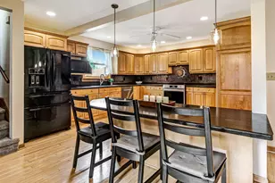 2221 S 79th St, West Allis, WI 53219 - Photo 11