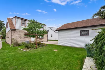2923 E Cudahy Ave, Saint Francis, WI 53235 - Photo 19