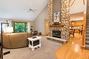 11920 W Whitaker Ave, Greenfield, WI 53228 - Photo 9