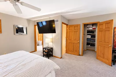 11920 W Whitaker Ln, Greenfield, WI 53228 - Photo 23