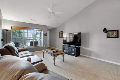 586  Grandview Ct #B, Pewaukee, WI 53072 - Photo 11