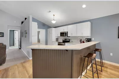 586  Grandview Ct #B, Pewaukee, WI 53072 - Photo 7