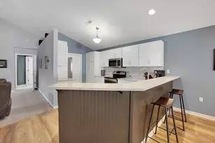 586 Grandview Ct, Pewaukee, WI 53072 - Photo 7