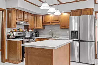 1322  Charles St, La Crosse, WI 54603 - Photo 9
