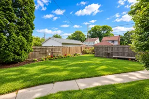 4631 N Oakland Ave, Whitefish Bay, WI 53211 - Photo 15
