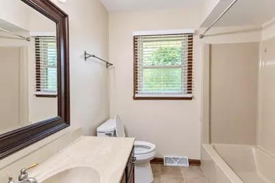 6634  Riverdale Ln, Greendale, WI 53129 - Photo 5