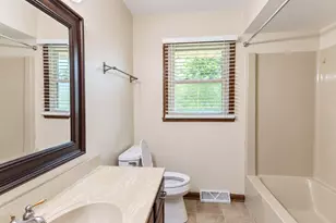 6634 Riverdale Ln, Greendale, WI 53129 - Photo 5