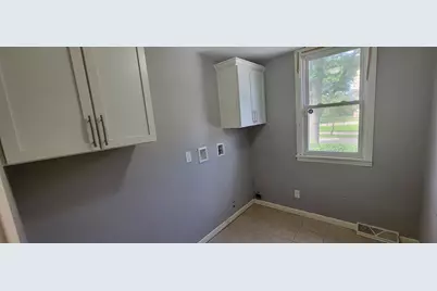 2880 N 52nd St, Milwaukee, WI 53210 - Photo 9