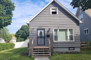 2880 N 52nd St, Milwaukee, WI 53210 - Photo 1