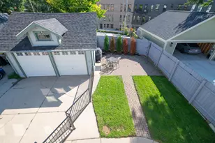 7441 Lincoln Pl, Wauwatosa, WI 53213 - Photo 27