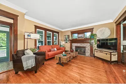 7441  Lincoln Pl, Wauwatosa, WI 53213 - Photo 7