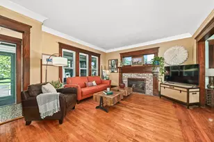 7441 Lincoln Pl, Wauwatosa, WI 53213 - Photo 7