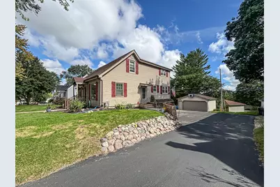 W164N8586  Hiawatha Ave, Menomonee Falls, WI 53051 - Photo 3