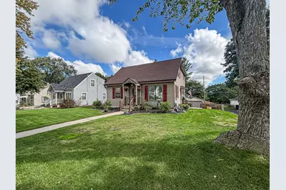W164N8586  Hiawatha Ave, Menomonee Falls, WI 53051 - Photo 1