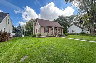 W164N8586 Hiawatha Ave, Menomonee Falls, WI 53051 - Photo 3