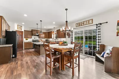 W275N342  Arrowhead Trl, Pewaukee, WI 53188 - Photo 5