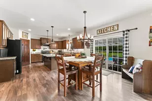 W275N342 Arrowhead Trail, Pewaukee, WI 53188 - Photo 5