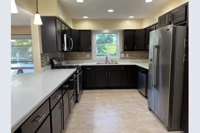 725 S Silverbrook Dr, West Bend, WI 53095 - Photo 7