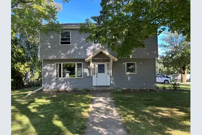 725 S Silverbrook Dr, West Bend, WI 53095 - Photo 1