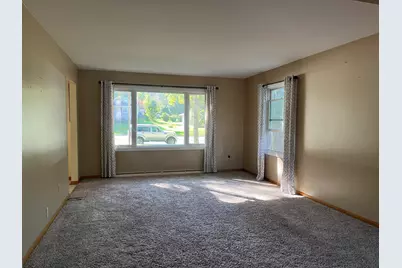 725 S Silverbrook Dr, West Bend, WI 53095 - Photo 11