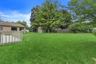 6536 W Burdick Ave, Milwaukee, WI 53219 - Photo 25