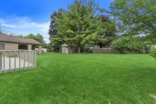 6536 W Burdick Ave, Milwaukee, WI 53219 - Photo 25