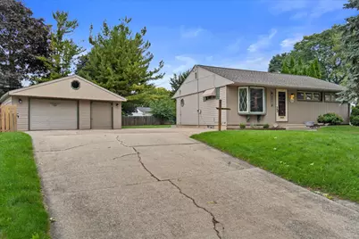 6536 W Burdick Ave, Milwaukee, WI 53219 - Photo 27