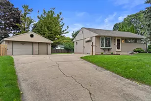 6536 W Burdick Ave, Milwaukee, WI 53219 - Photo 27