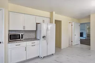 11145 N Riverland Ct, Mequon, WI 53092 - Photo 5