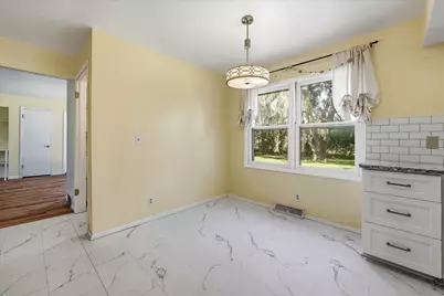 11145 N Riverland Ct, Mequon, WI 53092 - Photo 7