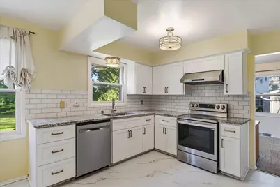 11145 N Riverland Ct, Mequon, WI 53092 - Photo 3