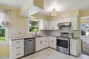 11145 N Riverland Ct, Mequon, WI 53092 - Photo 3