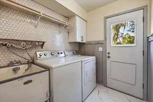 11145 N Riverland Ct, Mequon, WI 53092 - Photo 9