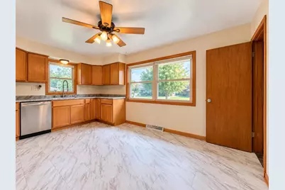 8401 S 36th St, Franklin, WI 53132 - Photo 7