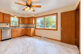 8401 S 36th St, Franklin, WI 53132 - Photo 7