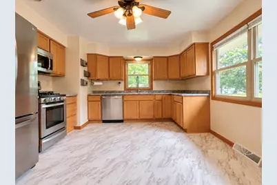 8401 S 36th St, Franklin, WI 53132 - Photo 5