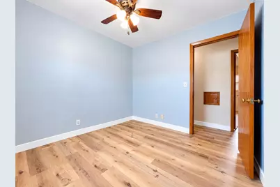 8401 S 36th St, Franklin, WI 53132 - Photo 17