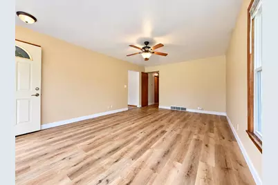 8401 S 36th St, Franklin, WI 53132 - Photo 11