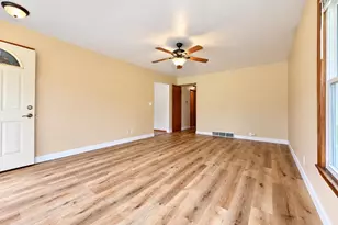 8401 S 36th St, Franklin, WI 53132 - Photo 11