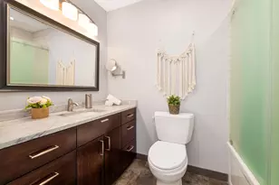 2562 N Farwell Ave, Milwaukee, WI 53211 - Photo 17