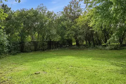 9015 N Iroquois Rd, Bayside, WI 53217 - Photo 39