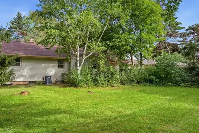 9015 N Iroquois Rd, Bayside, WI 53217 - Photo 41