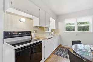 9015 N Iroquois Rd, Bayside, WI 53217 - Photo 11